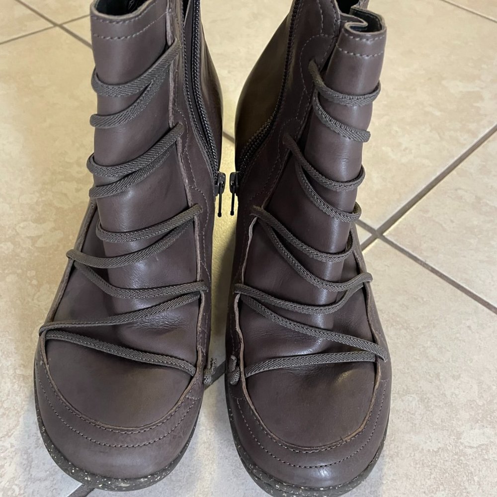 Grey Camper ankle boots with lace detail and small heel, size EUR39